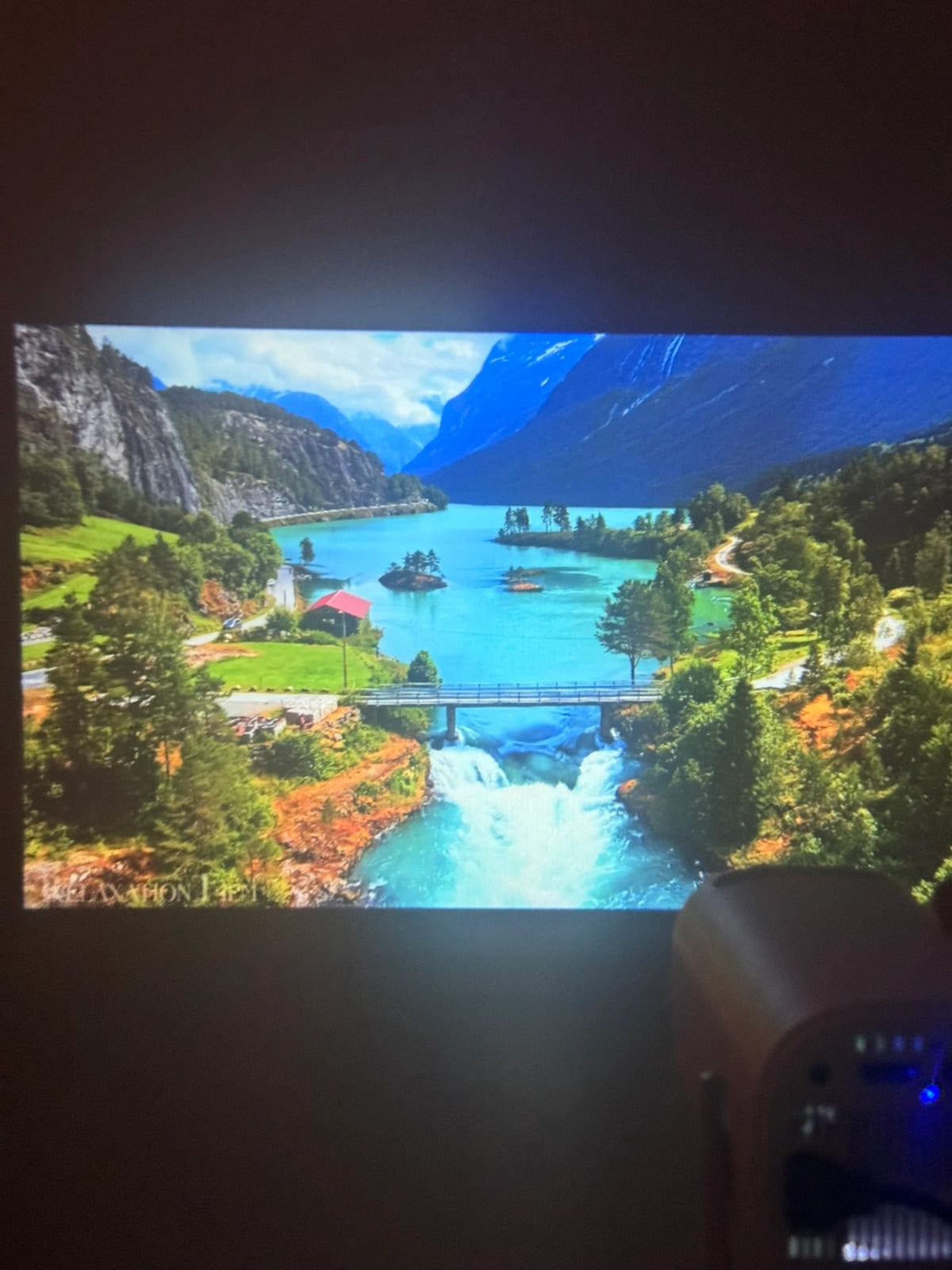 Ultra HD Smart Projector 2K Native resolution and 4K Support